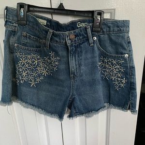 Gap Girlfriend Shorts with daisies